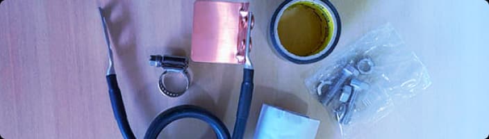 Cabos, disjuntores e quadros de distribuição.